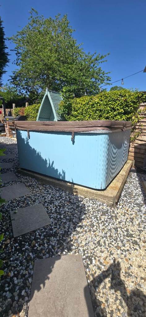 Beachcomber Hot Tub - 6 berth