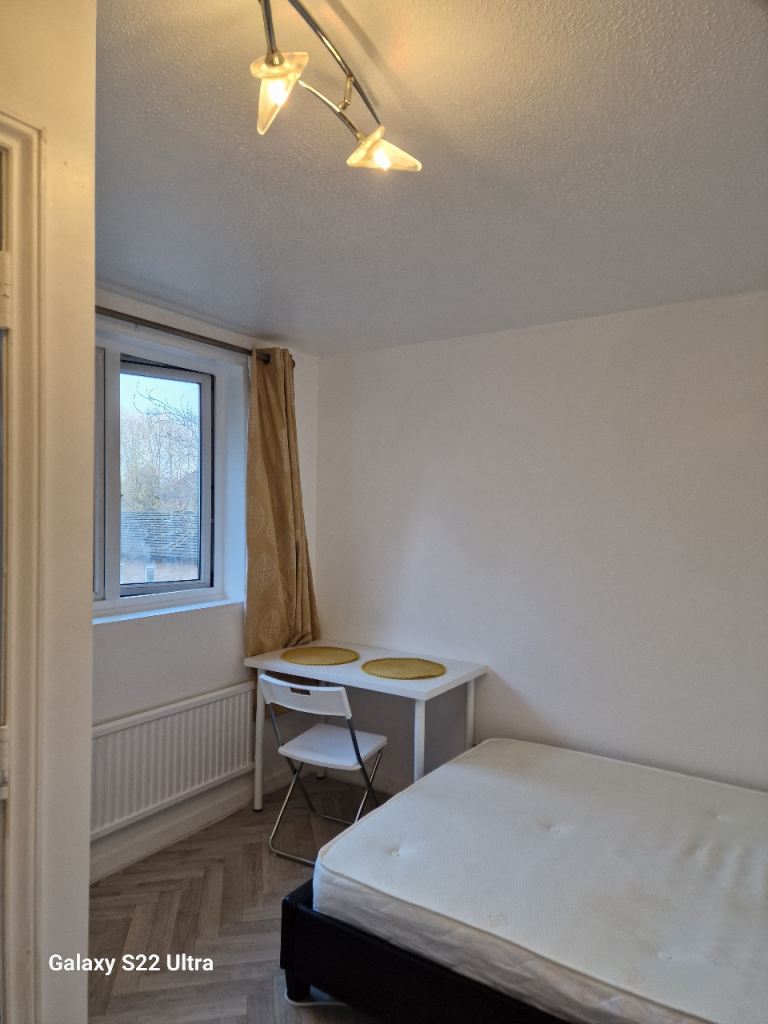 Ensuite double room in Oldbrook