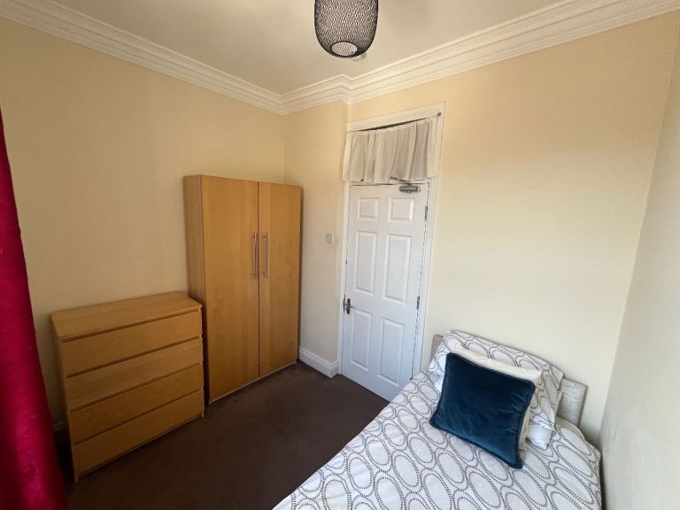 Immaculate Single in 4-bed Professional Houseshare - No Deposit, Most Bills Included