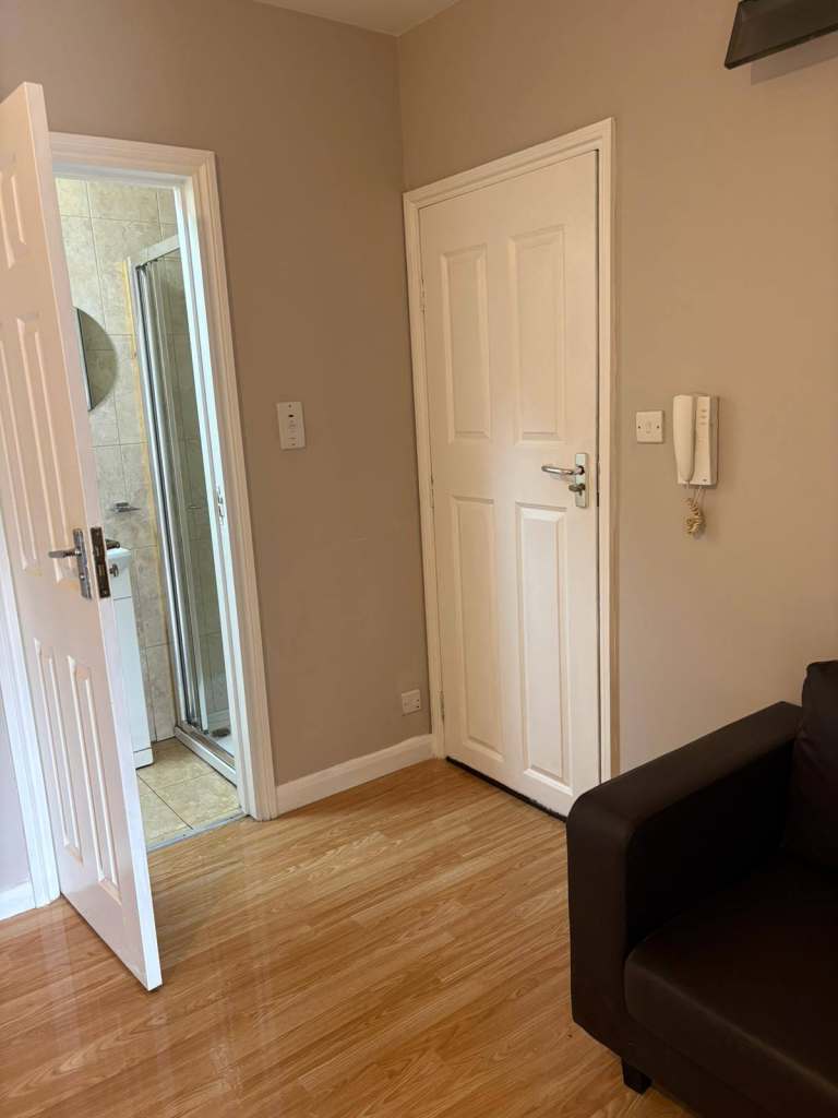 Studio to rent in Hitchin Rd Luton LU2 0EU