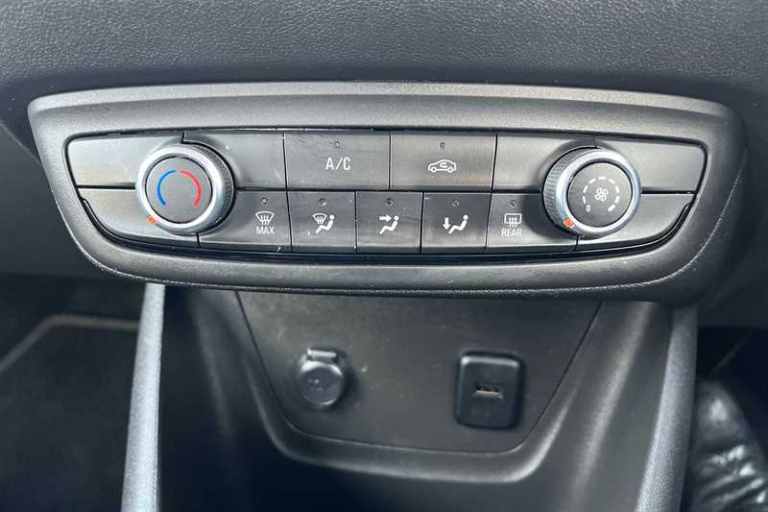 2022 Vauxhall Crossland 1.2 Design 5dr HATCHBACK PETROL Manual