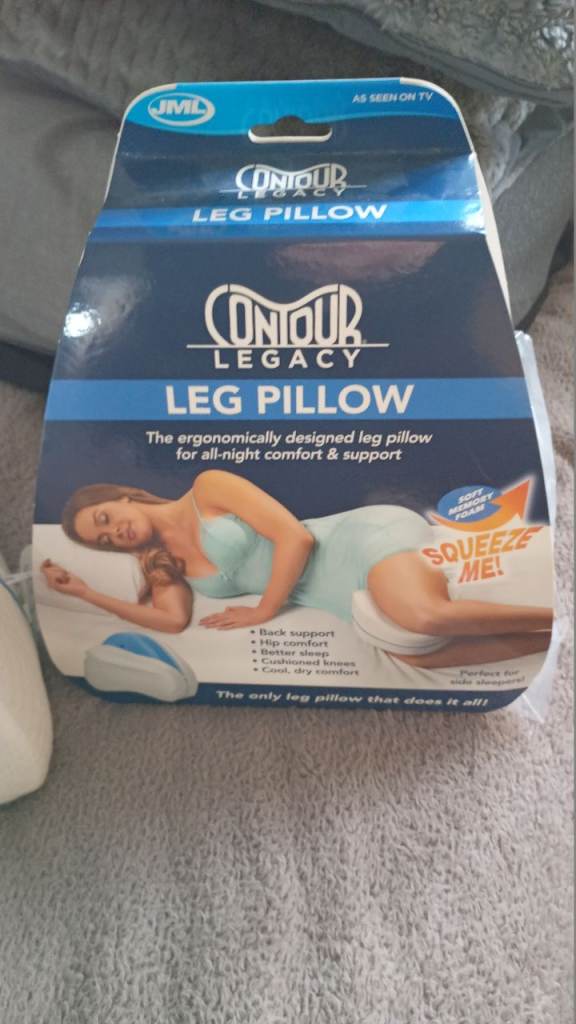 2 CONTOUR LEG PILLOWS