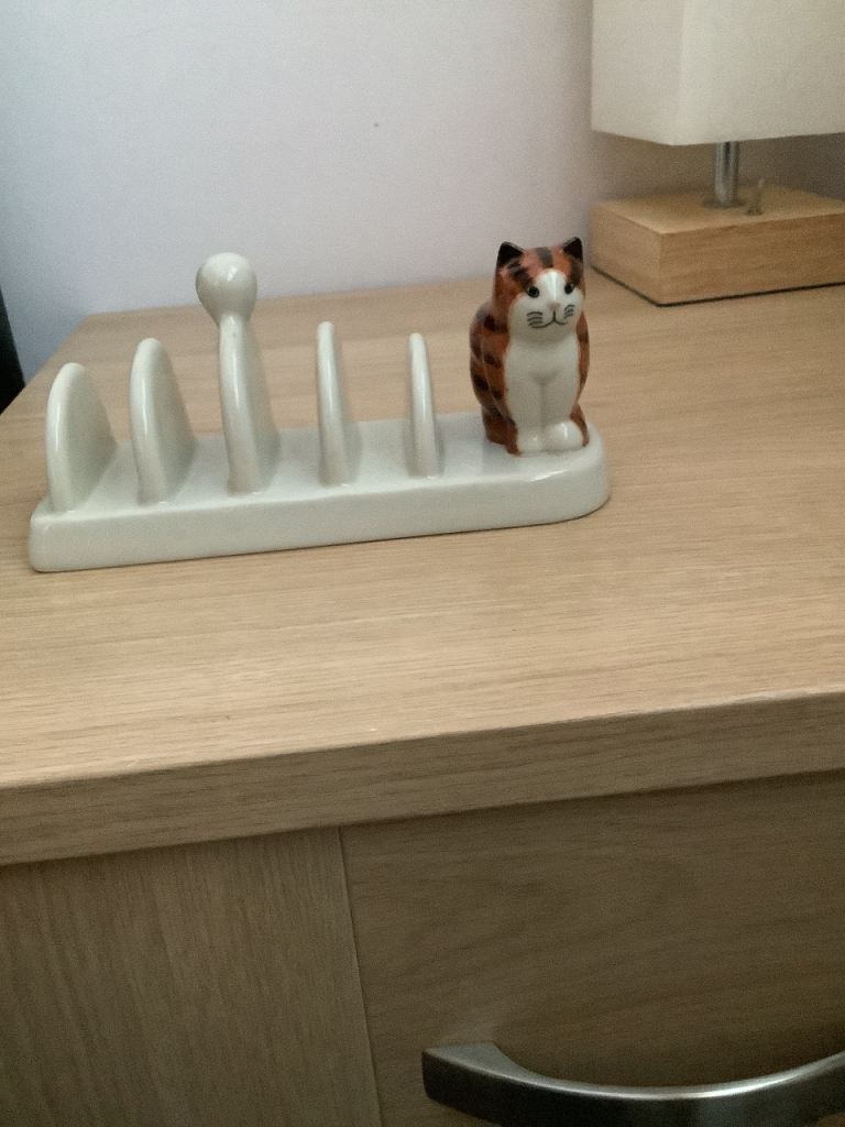 QUAIL Ceramic Toast Rack with Cat figurine - collectable item 