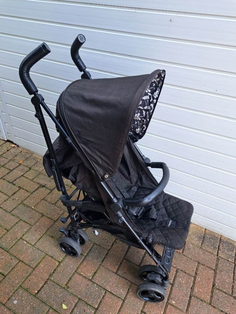 Child push chair (like new)