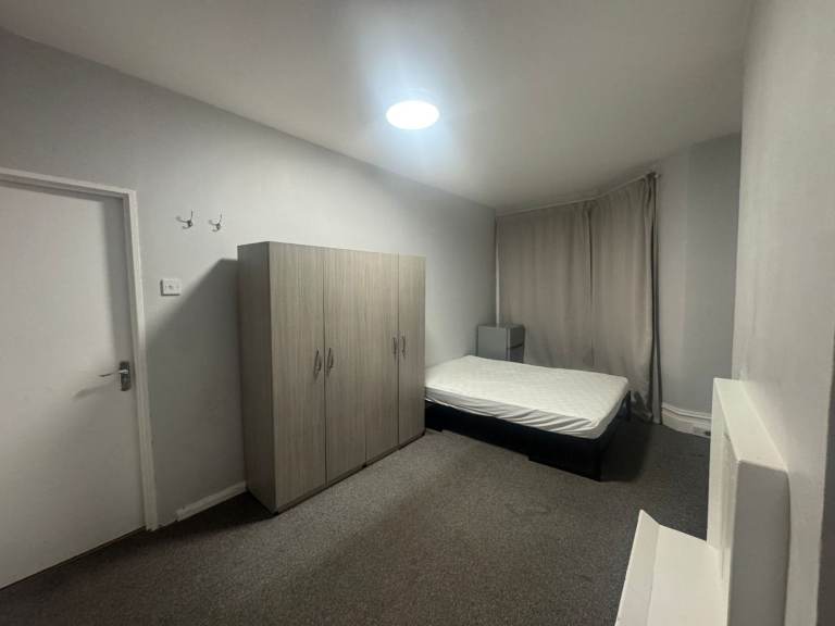 DOUBLE ROOM AVAILABLE Tottenham Hale, N15 – Walking Distance from station