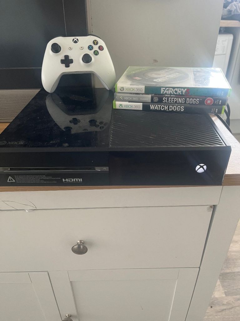 Xbox One Console with White Controller & Games