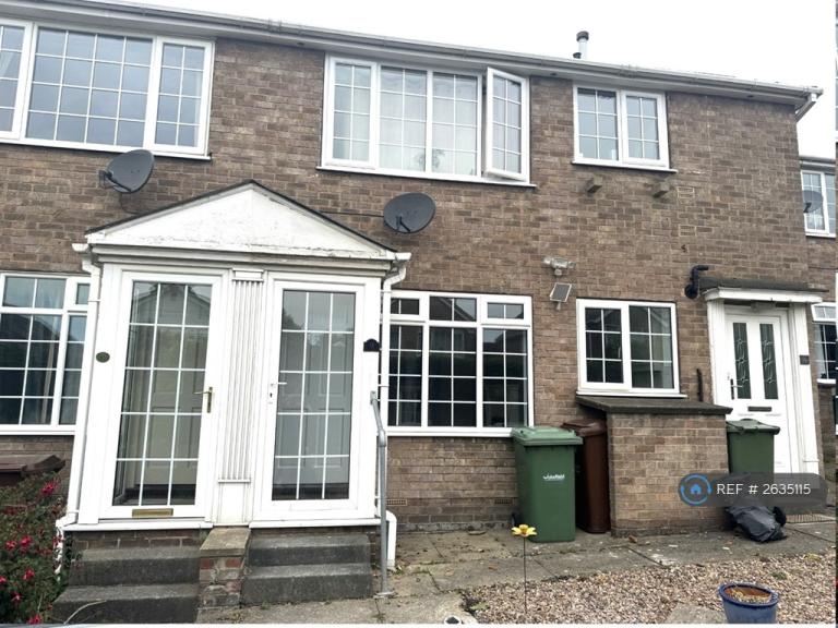 2 bedroom flat in Tudor Close, Pontefract, WF8 (2 bed) (#2635115)