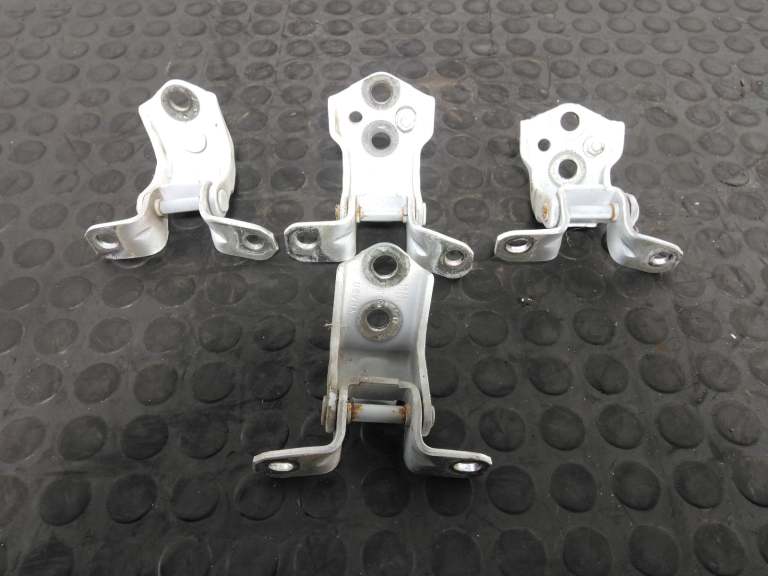 Ford Ranger Door Hinge 2011-2023 Ab392122801ae