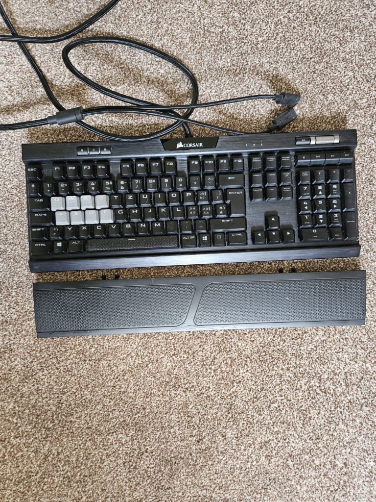 Corsair K70 RGB MK.2 + Wrist Rest