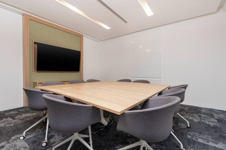 Camberley - GU15 3HL \ Customisable Large Office for Rent