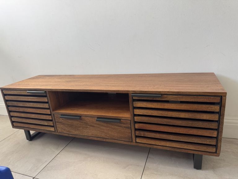 Solid mango wood TV stand less than 2 years old excellent conditio 