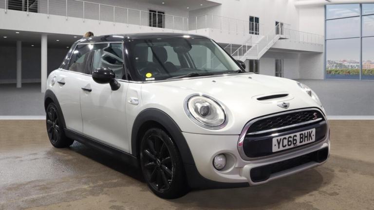 MINI HATCH 2.0 5-Door Hatch Cooper S 2016