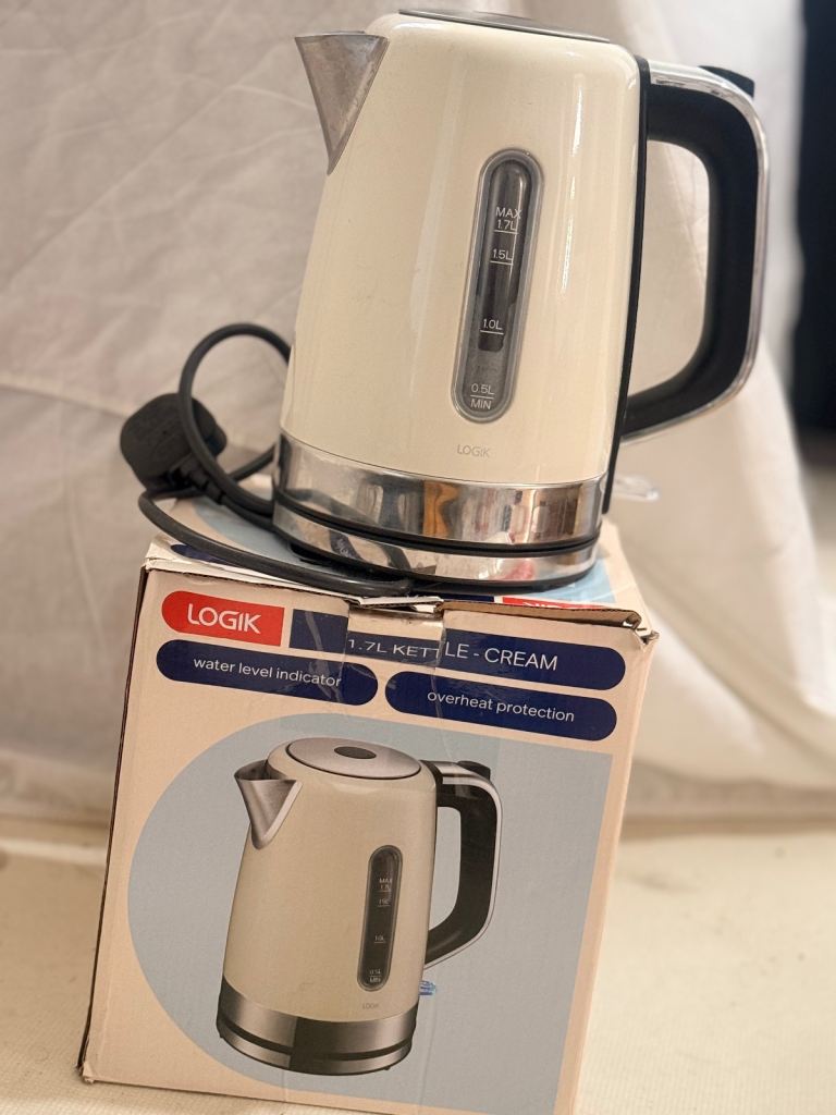 Logik 1.7L Cream Kettle – Good Condition