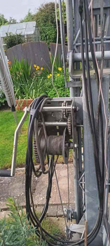 Fold over antenna mast