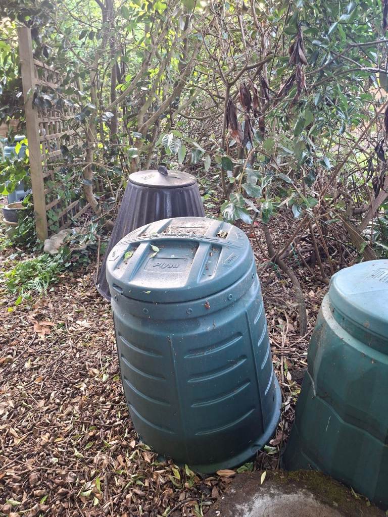 Compost bins 