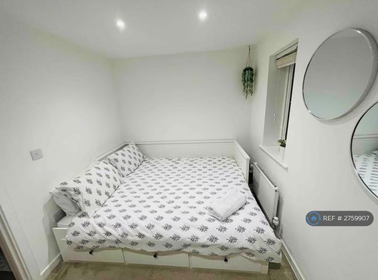 1 bedroom in Daffodil Way, Emersons Green, Bristol, BS16 (#2759907)