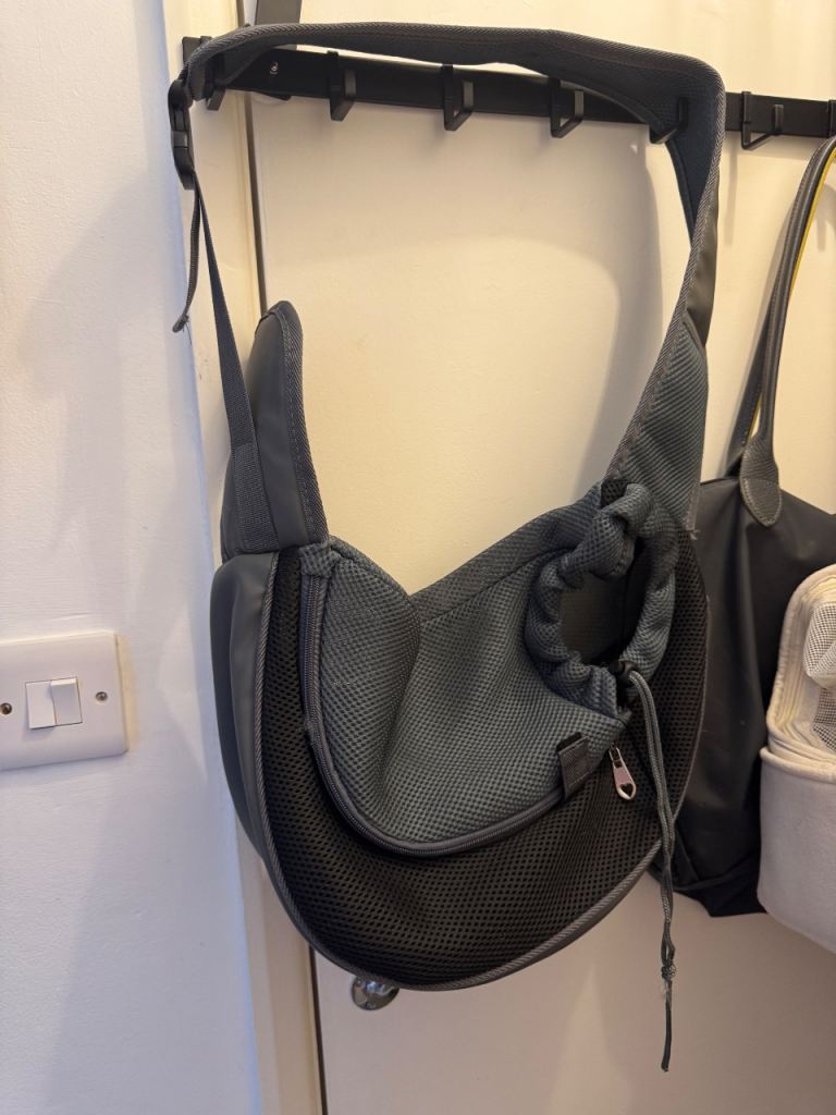 Pet Carrier - Shoulder bag for dogs and cats 