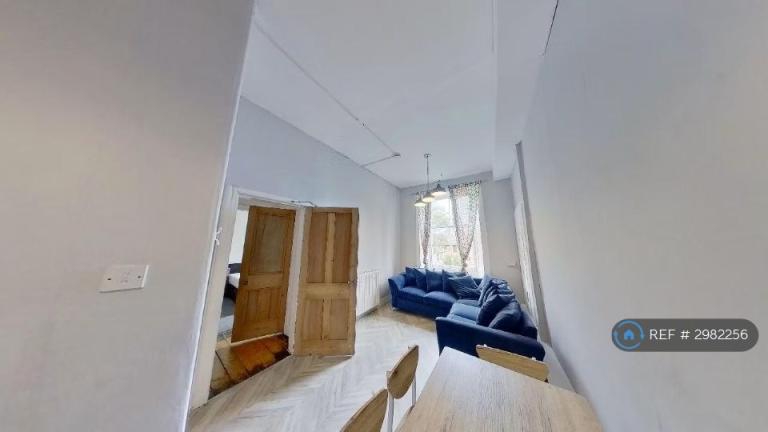 3 bedroom flat in Dalkeith Road, Edinburgh, EH16 (3 bed) (#2982256)