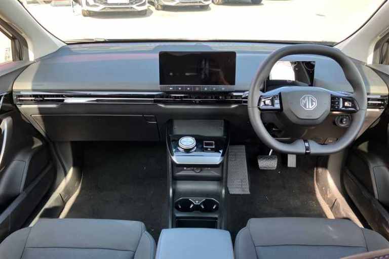 2025 MG MG4 49kWh SE Hatchback 5dr Electric Auto (170 ps) Hatchback Electric Automatic