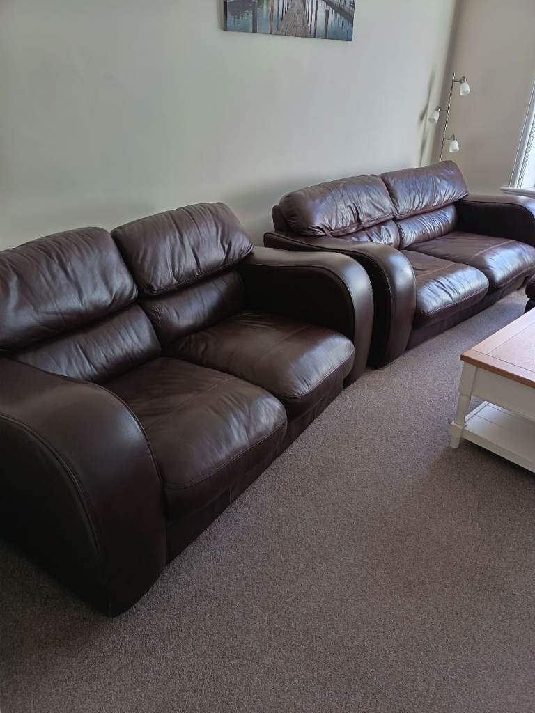 Very good quality leather sofas, 3 seater and a 2 seater