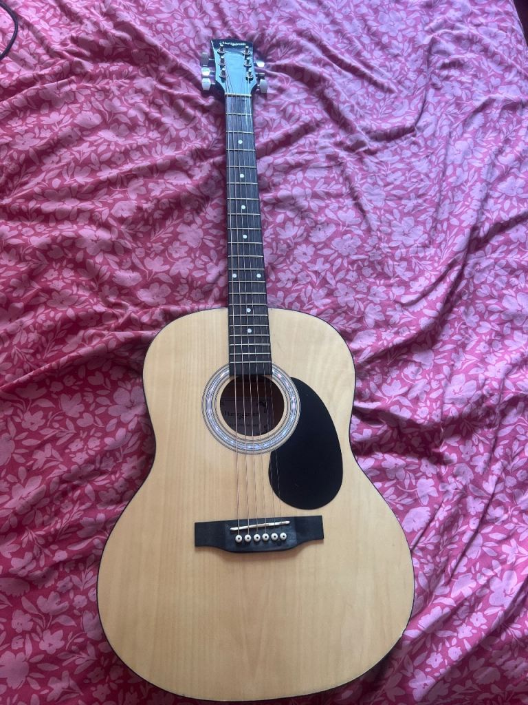 Acoustic Guitar – Good Condition, Natural Wood Finish