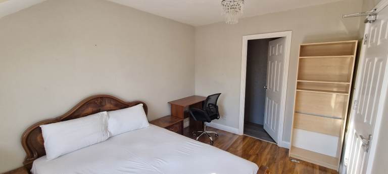 Double size room with en-suite in a Shared House in Milton, Cambridge, CB24 area