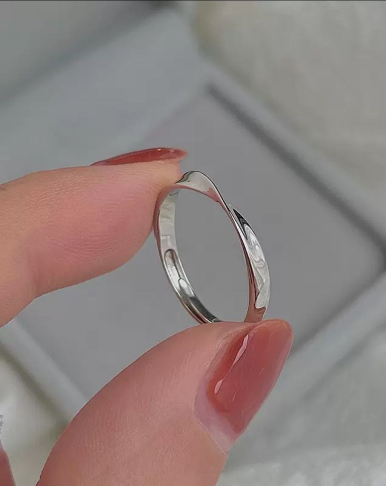 Eternal Twist Mobius Silver Ring