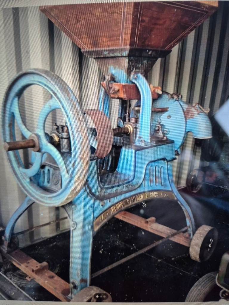 Graiding mill/ grain mill / ideal for rallys or use on the farm 