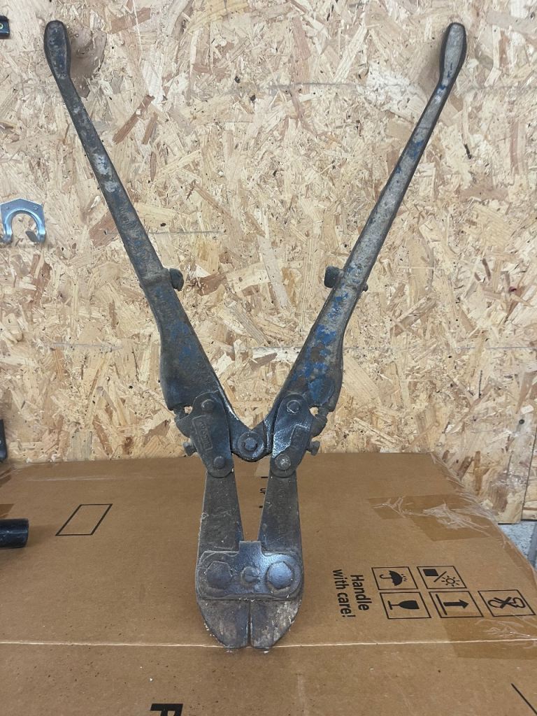 Sturdy Heavy Duty Bolt Cropper - Fair Condition