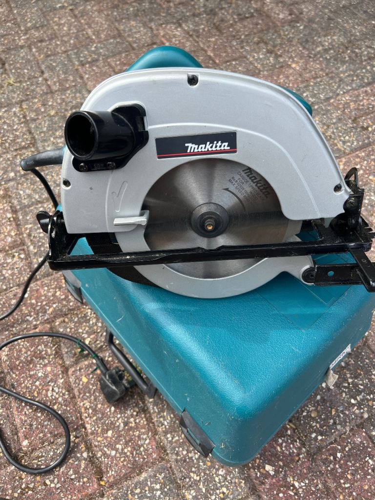 Makita skill saw 240v