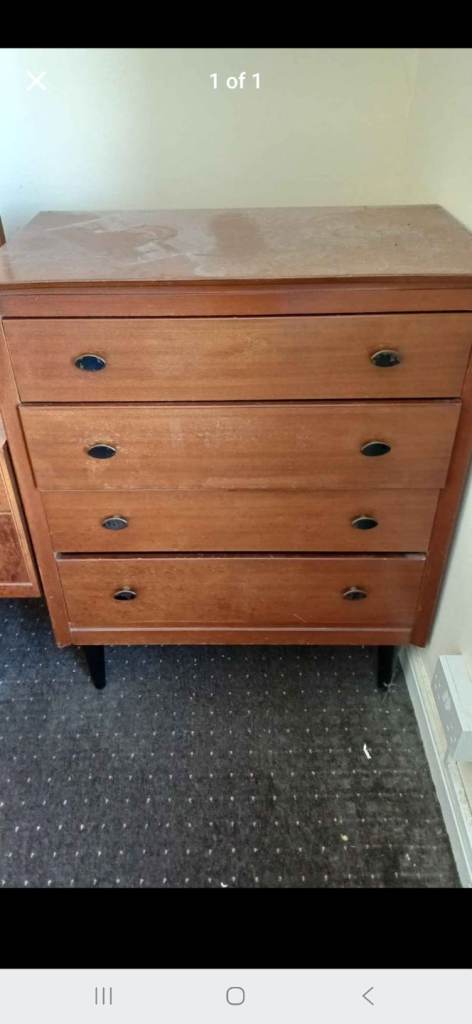 Chest of drawers 