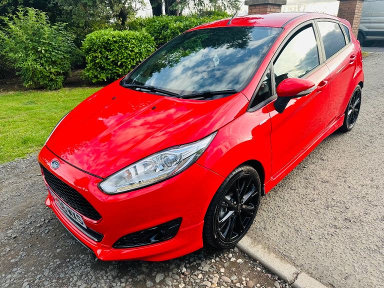 2016 Ford Fiesta St-Line 5 dr  Low mileage Red