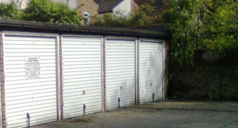 Garage to rent in London (N17) | Stashbee