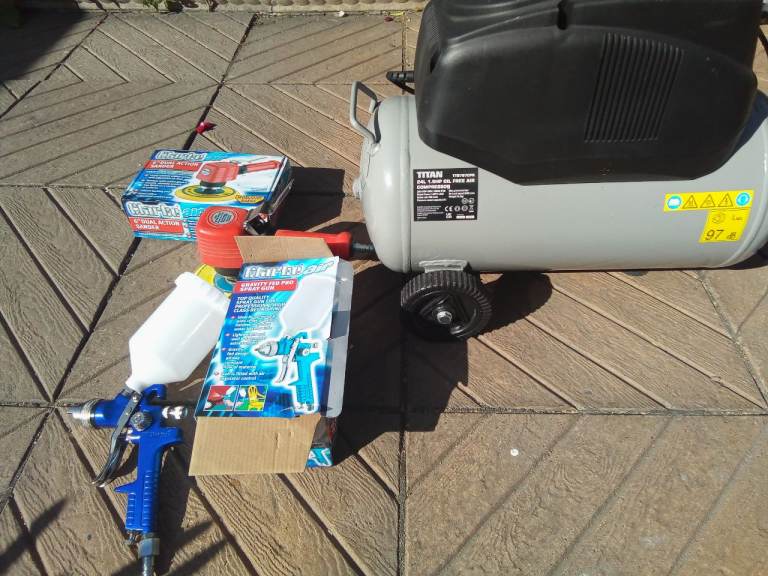Air compressor with Clarke accessories.