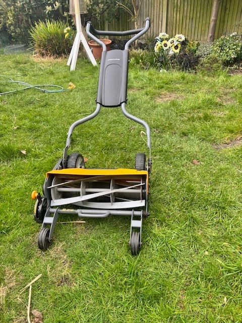 Fiskars StaySharp Max - Push Mower - Almost Silent