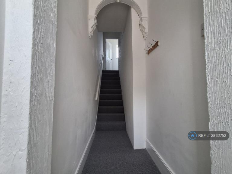 2 bedroom flat in Milward Road, Hastings, TN34 (2 bed) (#2832752)