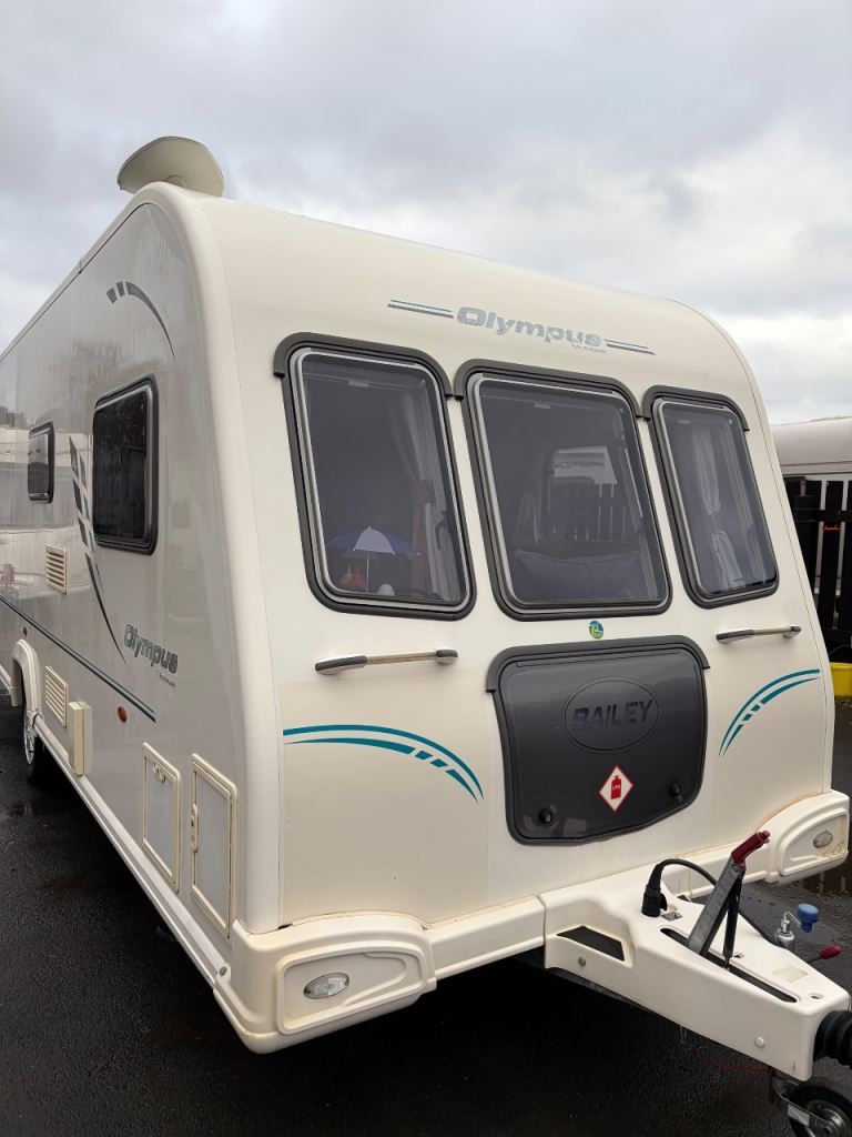 Touring Caravan 4 berth Fixed bed U-Shaped Lounge