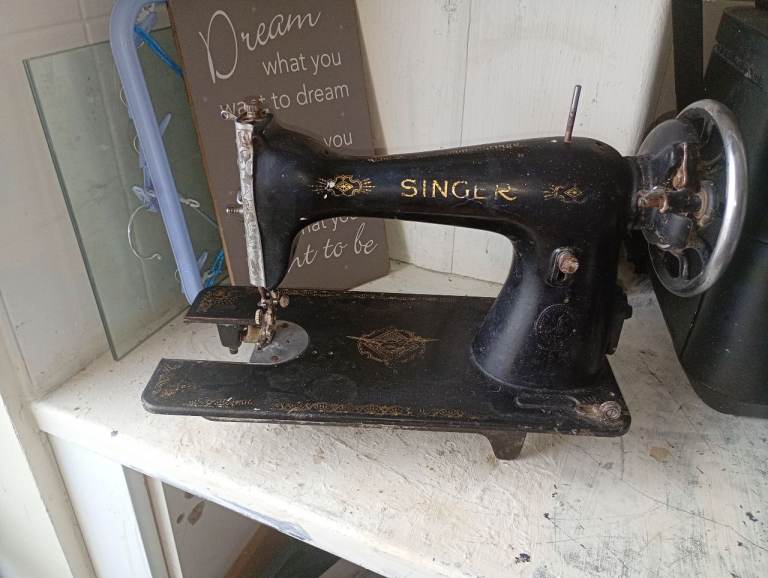 Singer sewing machine 