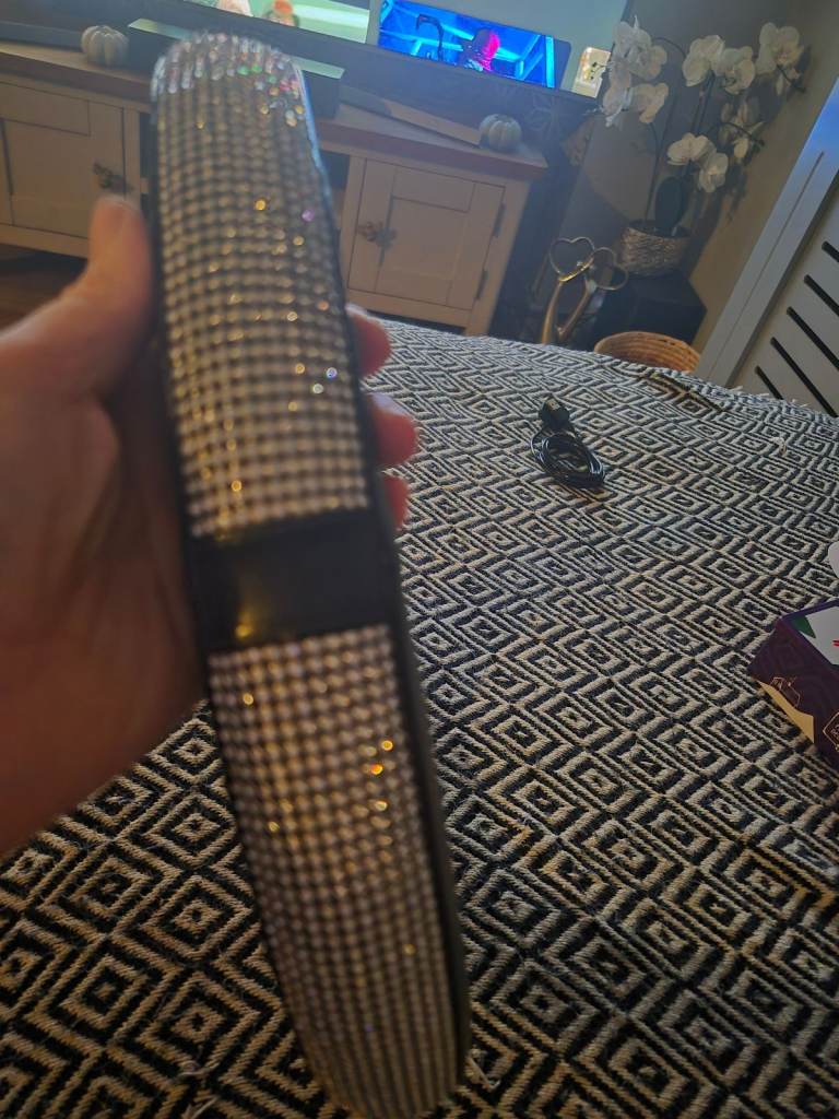 Universal steering wheel cover 