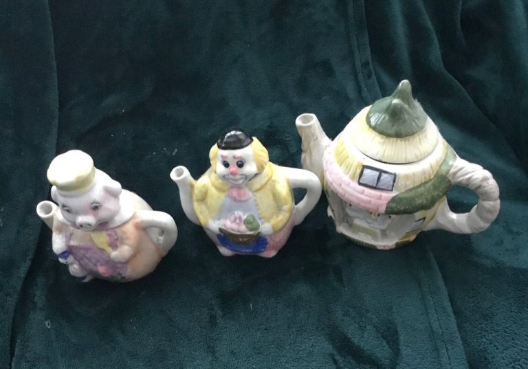 Novelty Teapots x3 (Pig, Clown & Mice in Woodland Cottage): Collectables Shabby Chic Kitsch