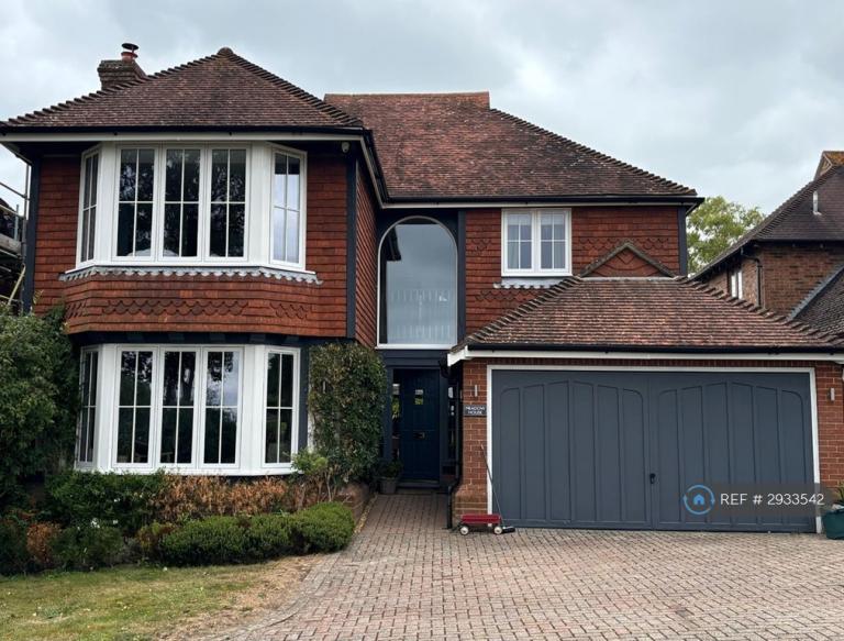 5 bedroom house in Goldstone Farm View, Leatherhead, KT23 (5 bed) (#2933542)