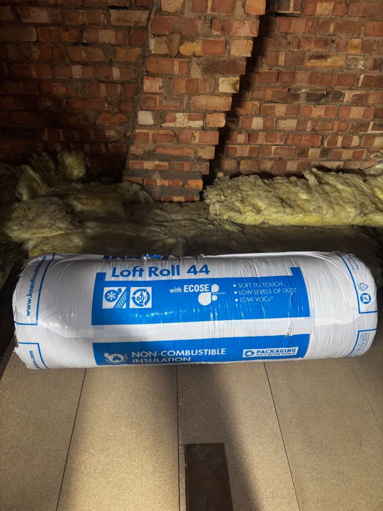 Loft roll 44 insulation