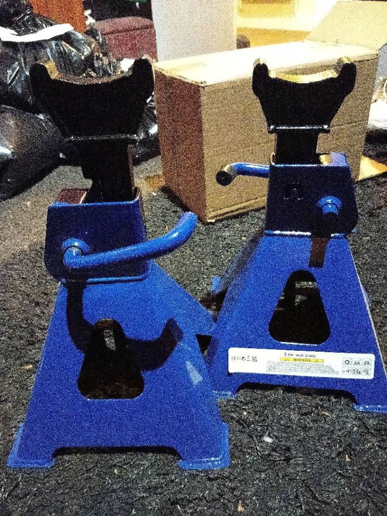 Pair axle stands for car/bike