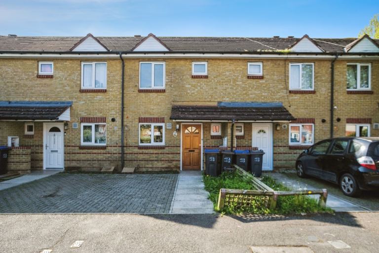 4 Bedroom House in Mitcham for a short term let 