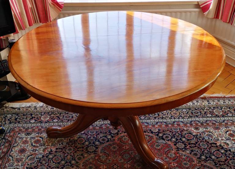 Antique Mahogany Round Tilt-Top Dining Table with Set of 4 Chairs
