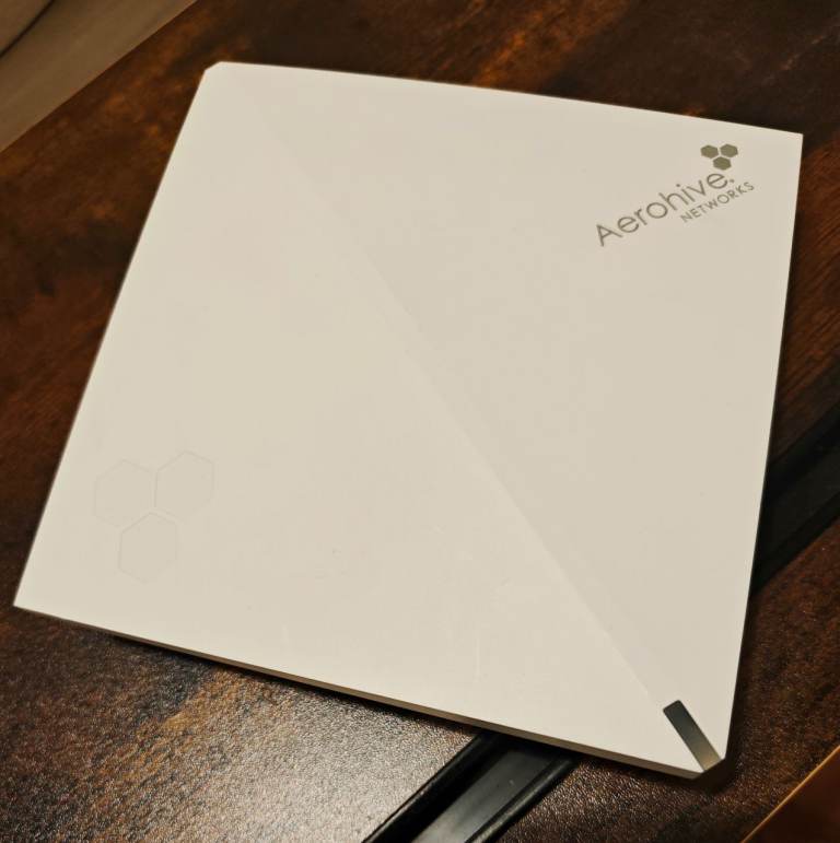 Aerohive Networks AP130 Dual-Band Wireless Access Point with Mount