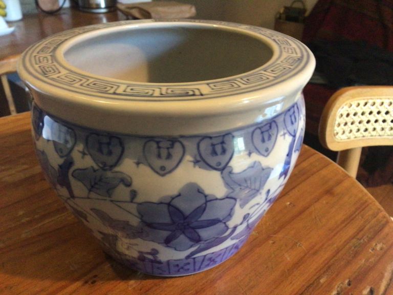 Chinese Style Blue Pot 