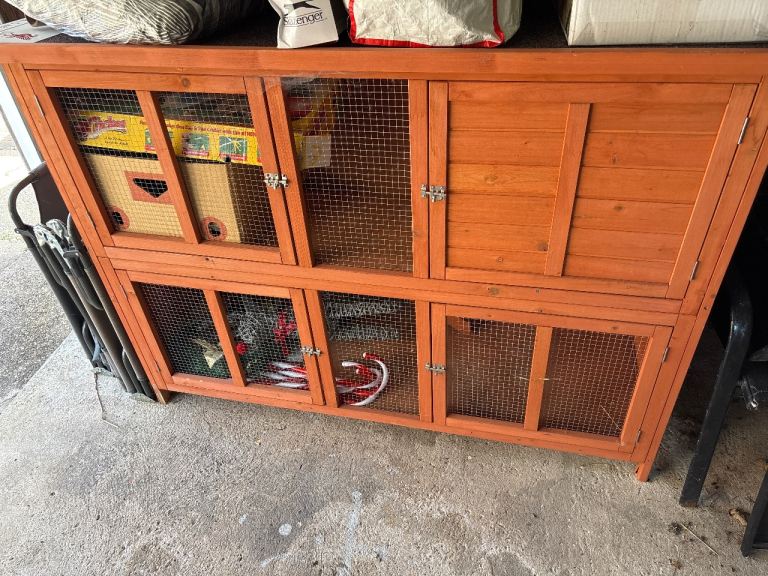 Rabbit hutch 