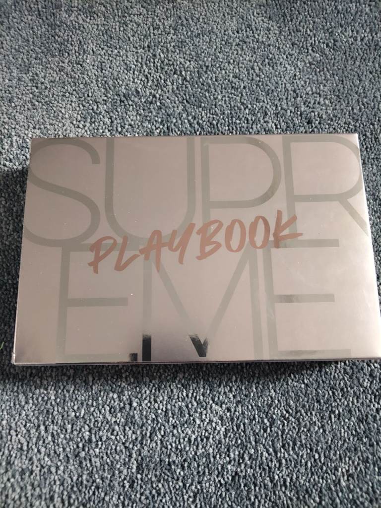 Brand new supreme playbook maekup eye shadow pallets 