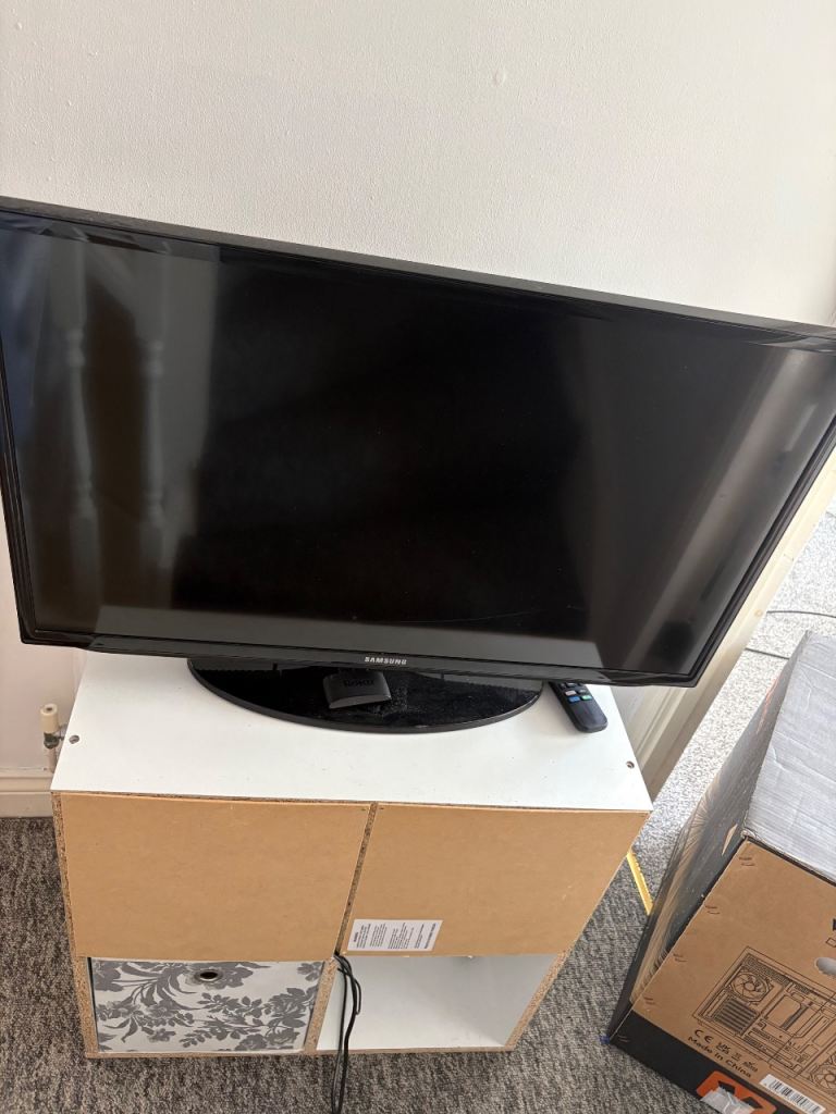 Samsung Black TV with Remote – Good Condition - Not Smart TV